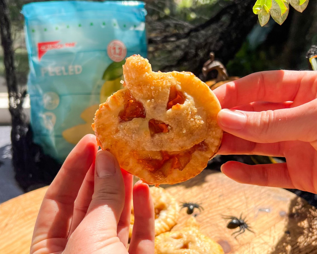 Pumpkin-Shaped Apple Hand Pies
